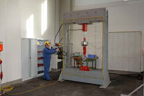 Test stand for tensile strength and breaking load