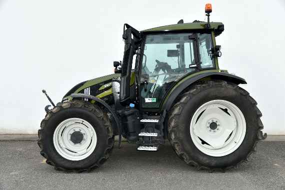 Traktor Valtra G135 Versu