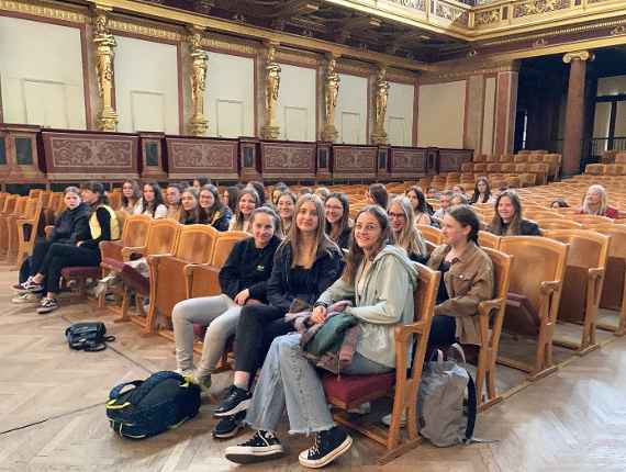 Schüler:innen des FJ im Festsaal des Wiener Musikverein