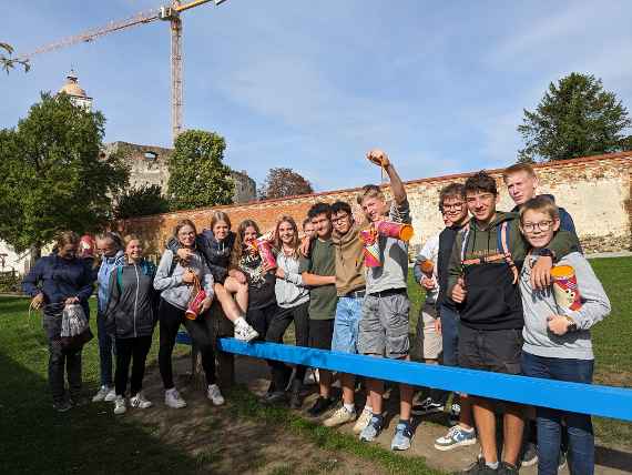 Schüler auf der Schallaburg