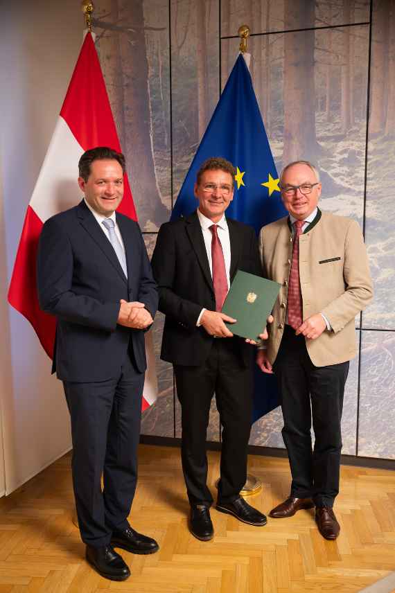 Überreichung der Urkunde