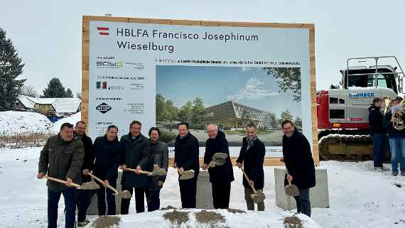 Spatenstich für das neue Lehrwerkstättengebäude