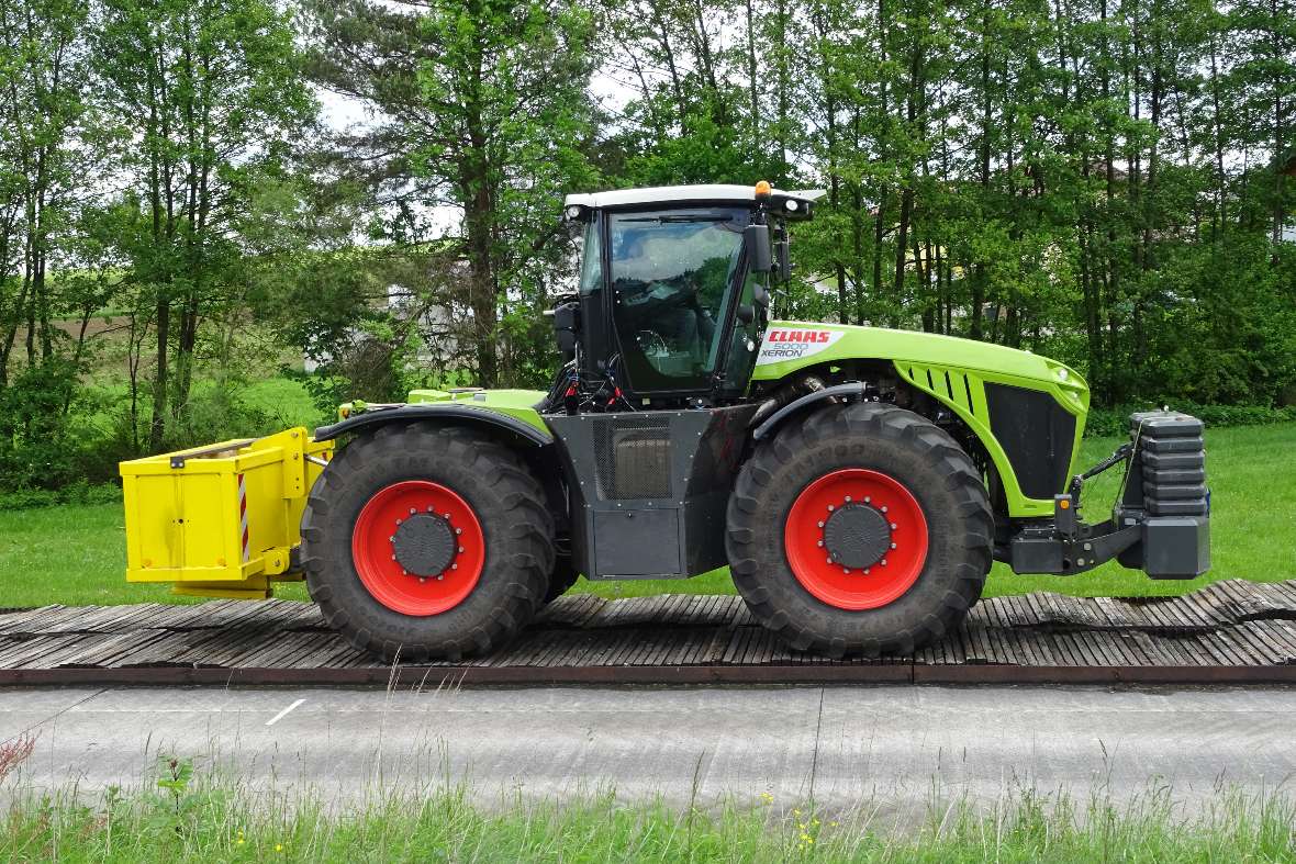 Tractor on the Bumpy track for vibration measurements