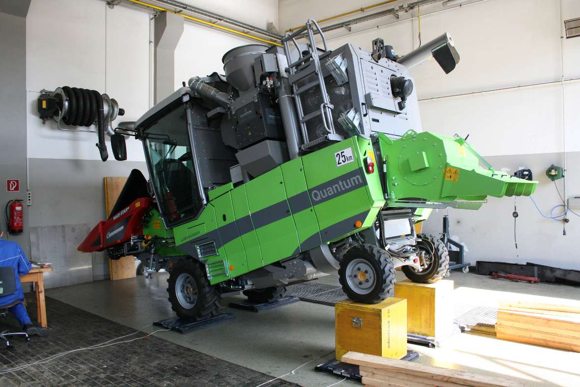 Agricultural machine on the test bench (Technical identification of agricultural machinery)