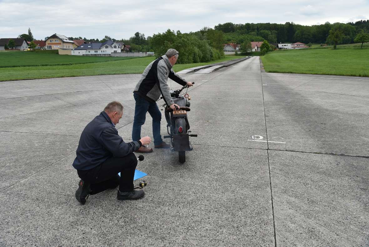 Motorrad auf der Teststrecke