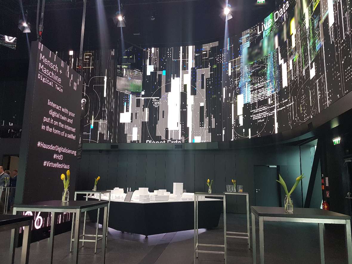 Showroom bei der Eröffnung Haus der Digitalisierungs Ausstellung „Mensch+Maschine“ 2023