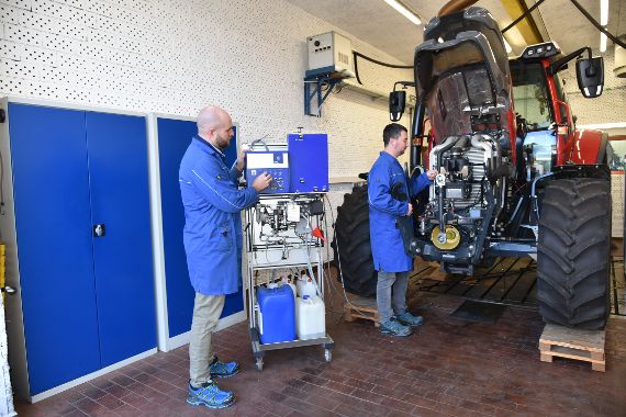 Traktorprüfung OECD - Messung von Kraftstoff und AdBlue Verbrauch